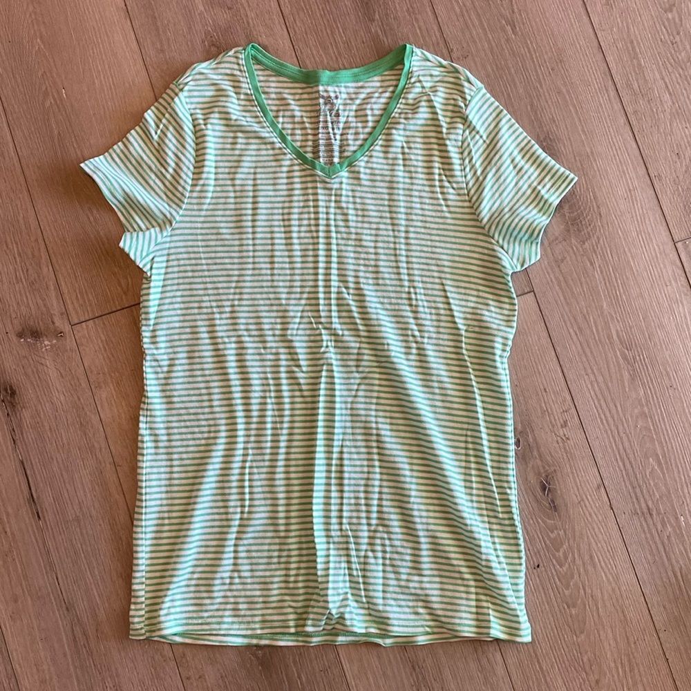 XL Faded Glory Green and White